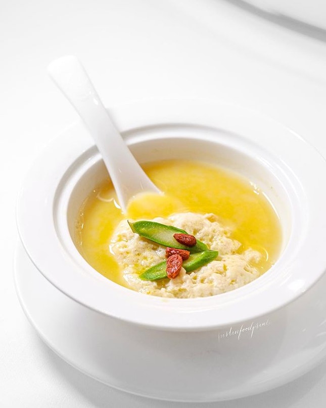 [Yàn New Menu - Post 3 of 3] Golden Pumpkin Broth with Seafood and Chicken Paste Beancurd ($18, 金汤海皇鸡茸白玉) 🔸 Here's one familiar tasting dish with a twist.