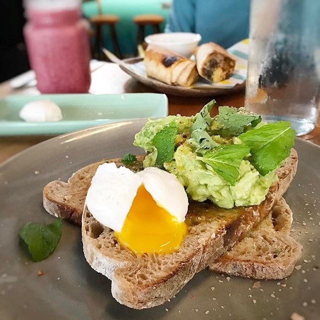 Smashed avocado with chilli salt on grilled sourdough, topped off with a poached egg.($12+$3) 💫
This Mexican institution is a little outta the way for those taking public transport, still, there was a good crowd on a public holiday lunchtime.