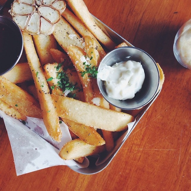 Truffle fries anyone?☺️💁 #foodporn #demandnsupply #fries #goodlunchisgood #withbossevenbetter