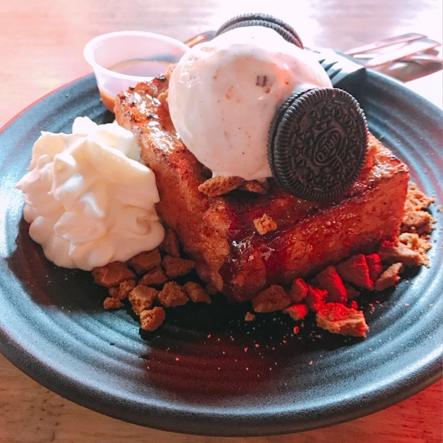 Cookie Crumble Brulee French Toast