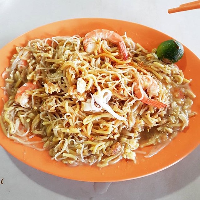 Hokkien Mee is one of my favourite foods and I am glad I can eat it while wearing braces!