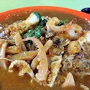 Satay beehoon "ai Hum", and all the yummy cuttlefish, prawn & pork in a plate of nutty satay sauce.