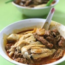 2 Heng’s curry chicken mee under 1 roof at HLFC, both commands a long queue.