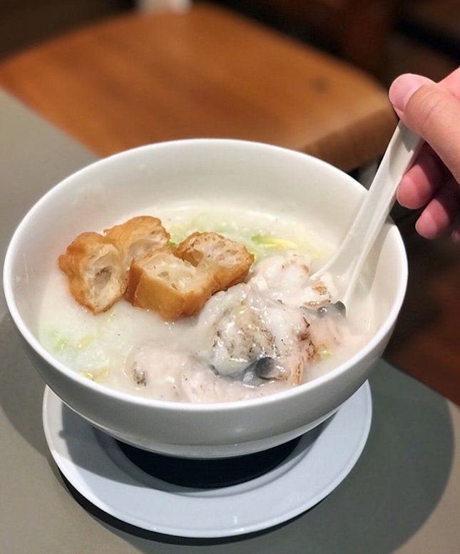 No doubt about the smooth velvety texture and flavourful taste of their congee, but the Wok Hei in this parrot fish belly congee was the ultimate.