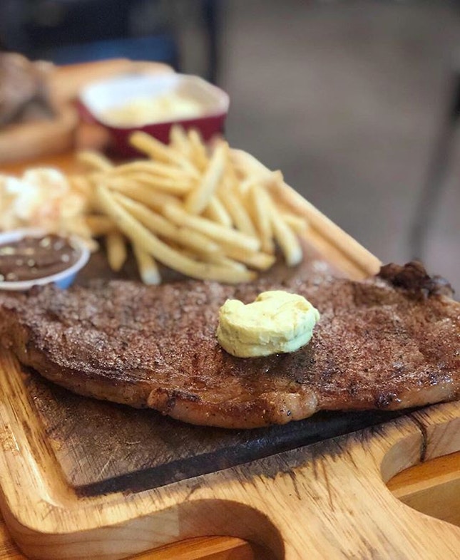Having read some positive reviews about their steaks, we went hopeful that it would be comparable to, if not better than, the steak joint nearby.