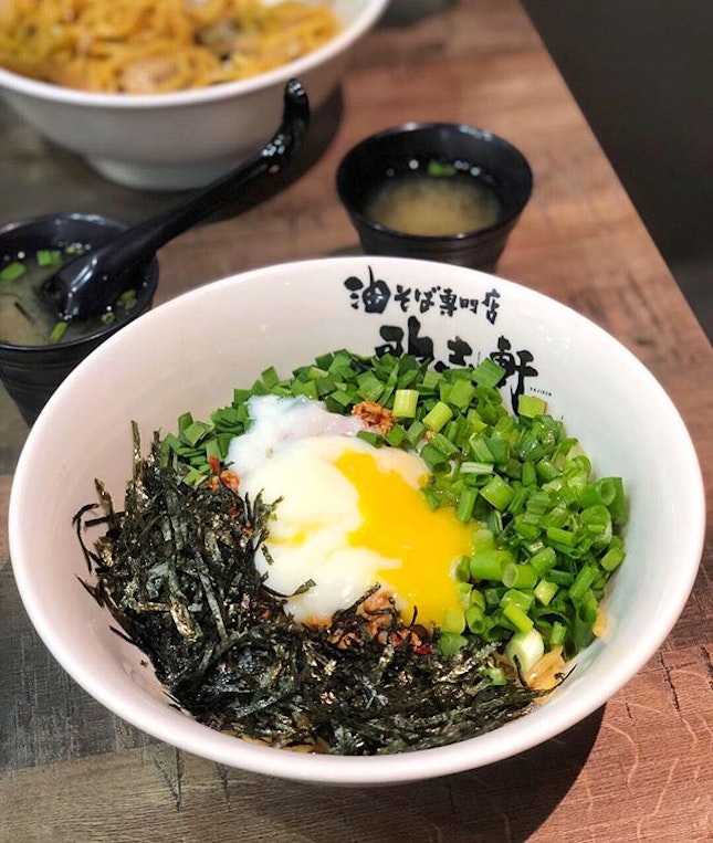 Who likes all these mixed into the Taiwan Mazesoba Nagoya style, with a big oozy egg and spicy minced meat, for a flavourful dry ramen?