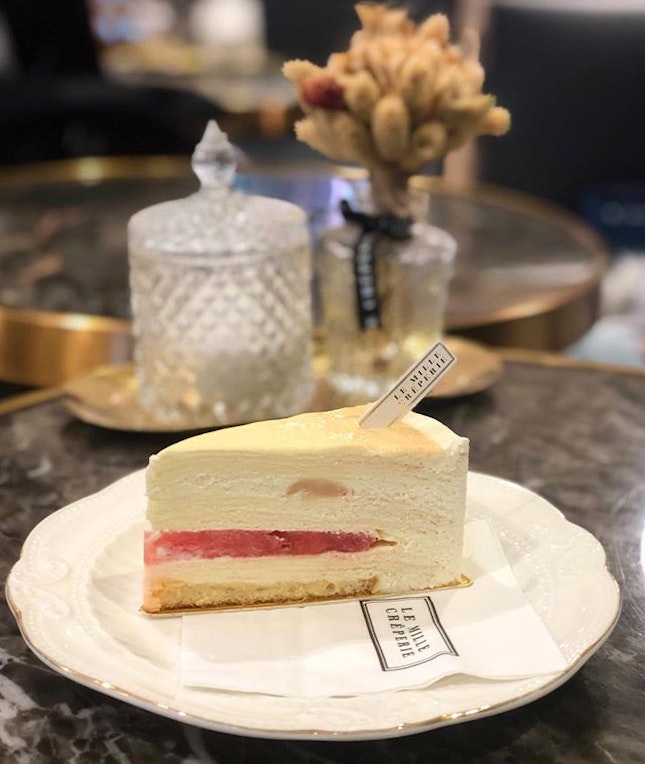 Not only b’cos they put watermelon into this, but the light cream in this Mille Crepe cake was fantastic.