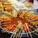 Spoilt for choices with these skewers at Phuket Weekend Market 😍
.