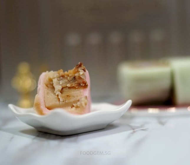 Love at first taste with the Signature Lychee Bits with White Lotus Paste snow skin mooncake.