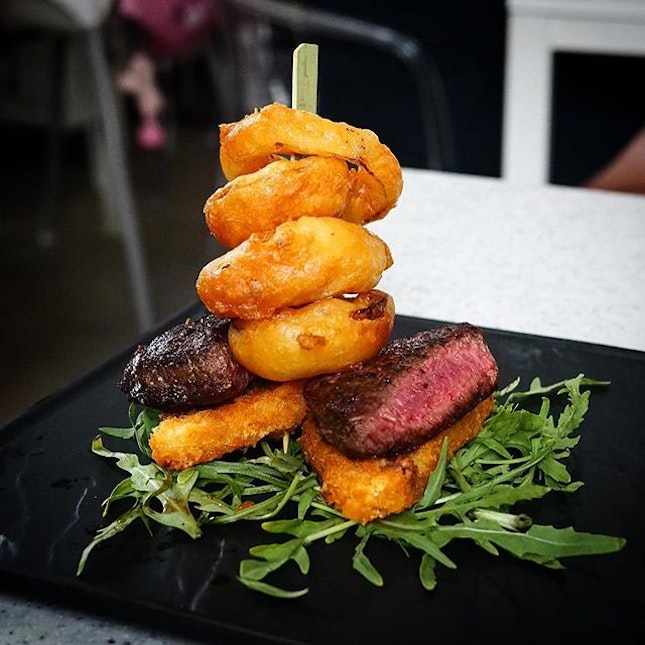 Steaks Are High 🐄 $20 <Australian oyster blade beef, hash brown, homemade onion rings> Obviously, I couldn't finish this 😂.