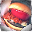 Hello junk. #burger#tomato#red#meat#delicious#yunmy#omnomnom #junkfood#food#foodporn#foodstagram#instagood