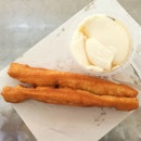 Soya beancurd and youtiao.