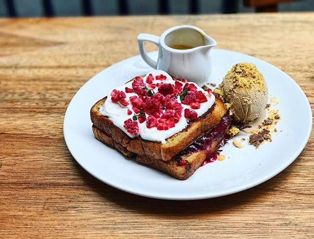 VXX Cooperative - Breakfast - Banana French Toast (💵S$12) : Mascarpone & Frozen Berries, Coffee Custard + Signature Coffee Ice cream (+💵S$4) 🥞
•
Who can pass on after smelling the mouthwatering aroma of a freshly prepared Banana French Toast?!