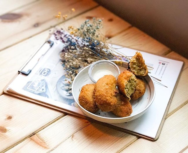 Anarchy Wine + Brew Bar - Invited Tasting - Bites : Mussel Fritters with Yuzu Miso (💵S$15) 🍋
•
One of America's most dangerous export was never nuclear weapons or Jerry Lewis...
