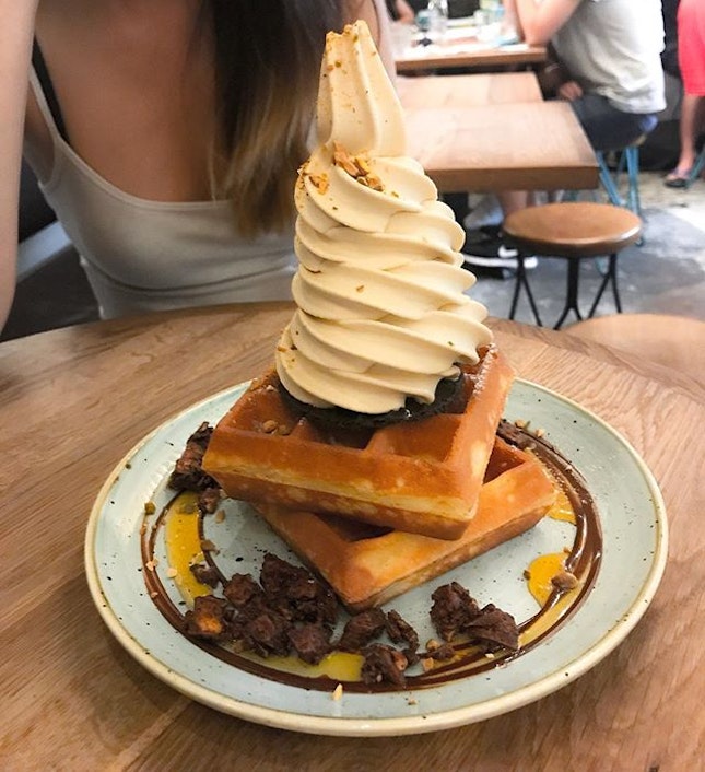 Sunday Folks @wearesunday - Freshly Baked Waffles (Shared with two servings of Soft Serve) Roasted Pistachio & Earl Grey Lavender (💵S$18) 🍨
•
ACAMASEATS & GTK💮: Slightly Disappointed with the Soft Serve & Waffles this time round despite being one of the forerunners.