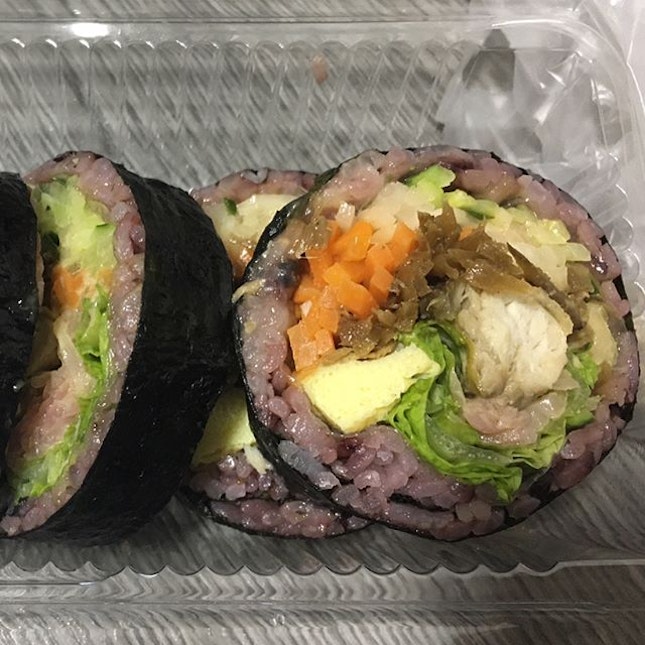 #tb to Assorted sushi rolls to-go last week 🍣🍙🍘🌯🌯🌯
I remembered they tasted better before, and had a good douse of sesame oil like kimbaps, but I couldn't really taste the sesame oil for the three rolls the last I bought 🤔😕😢🙁 But on a happier note, they now offer a switch to multi-grain rice for a healthier option!