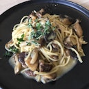 Mushrooms pasta