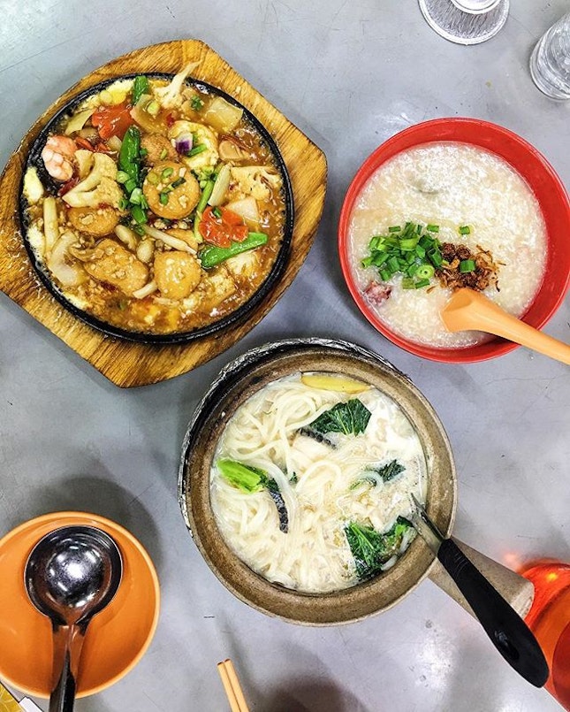 🍽: Hot plate tofu, sliced fish been Hoon and pork porridge.