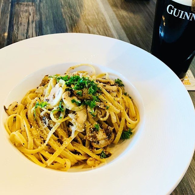 Work lunch ❤️🍝🍺 #pasta #Guinness #wine