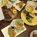 Richmond Station Dinner with Friends 🍴on a Saturday evening #ieatishootipost#hungrygowhere#instafood#foodporn#Rocasia#iweeklyfood#yummy#instagram#8days_eat#theteddybearman#eatoutsg#whati8today#yummy#eatoutsg#foodforfoodie#vscofood#igfoodie#eatingout#eatstagram#sgfood#foodie#foodstagram#SingaporeInsiders#sg50#100happydays#burpple#eatbooksg#burpplesg