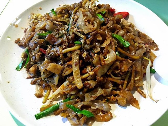 Supporting a Family Friend - Circuit Road Hawker Centre's Char Kway Teow (Singapore Top 15 CKT) for Dinner #ieatishootipost#hungrygowhere#instafood#foodporn#Rocasia#iweeklyfood#yummy#instagram#8days_eat#theteddybearman#eatoutsg#whati8today#yummy#eatoutsg#foodforfoodie#vscofood#igfoodie#eatingout#eatstagram#sgfood#foodie#foodstagram#SingaporeInsiders#sg50#100happydays#burpple#eatbooksg#burpplesg#ilovehawkerfood