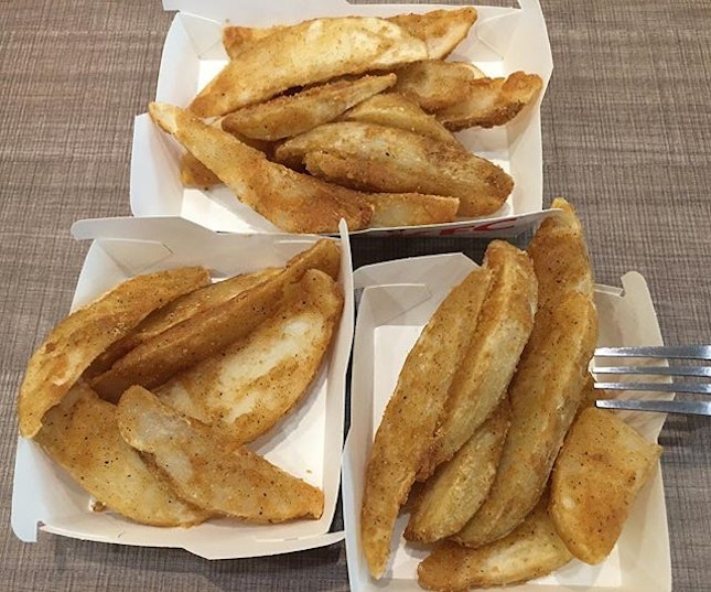The only thing for me to die for when I go to Malaysia, KFC Potato Wedges 😋 #ieatishootipost#hungrygowhere#instafood#foodporn#Rocasia#iweeklyfood#yummy#instagram#8days_eat#theteddybearman#eatoutsg#whati8today#yummy#eatoutsg#foodforfoodie#vscofood#igfoodie#eatingout#eatstagram#sgfood#foodie#foodstagram#SingaporeInsiders#sg50#100happydays#burpple#eatbooksg