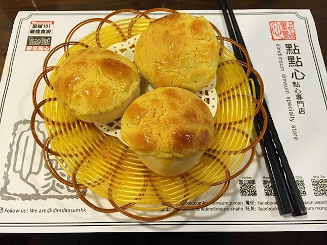 Lunch🍴 earlier with "真似菠蘿包" - Pineapple🍍Buns with Pineapple Custard Fillings from @dimdimsumhk 😋😋 which have actual fillings in a Pineapple Bun #ieatishootipost#hungrygowhere#instafood#foodporn#Rocasia#iweeklyfood#yummy#instagram#8dayseat#theteddybearman#eatoutsg#whati8today#yummy#eatoutsg#foodforfoodie#vscofood#igfoodie#eatingout#eatstagram#sgfood#foodie#foodstagram#SingaporeInsiders#sg50#burpple#eatbooksg#hkeat#fotdhk