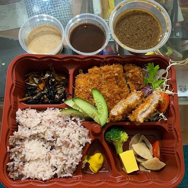 Best of Both Worlds - Rosu (w loin) & Hire (w/o loin) 🐷 Katsu Bento 🍱 Set from Ma Maison @mamaison.singapore for dinner 🥘 #ieatishootipost #hungrygowhere #instafood #foodporn #iweeklyfood #yummy #instagram #theteddybearman #風月閒人 #eatoutsg #whati8today #yummy #eatoutsg #food #igfoodie #eatingout #eatstagram #sgfood #foodie #foodstagram #SingaporeInsiders #sgfoodie #sgfoodies #burpple #eatbooksg #burrplesg #tonkatsu #mamaisonsg