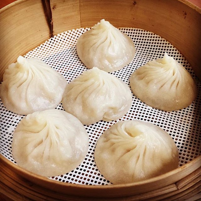 What a steal! 6 chubby Xiao Long Bao 小笼包 @ $4.50 only.