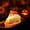 Legendary Fresh Cream Cake [S$5.10]

Wishing you guys a night full of frights and a stomach full of delights.