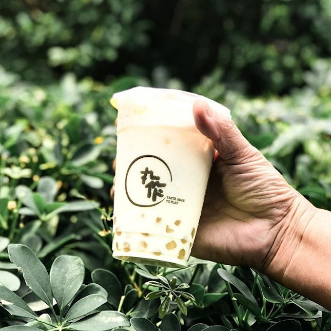Chrysanthemum Milk Tea with Golden Chrysanthemum Pearls [S$2.90(M)+S$0.80(M)]
・
Featuring one of @PlayMadeOneZo’s Chrysanthemum Series and indeed it’s a must try item!