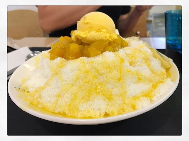 Taste of summer ❄️❄️❄️
#bingsoo #mangobingsoo #mango #icecream #dessert #summer #koreandessert #koreanstyle #foodporn #foodie #burpple #burpplesg #bugis #exploresingapore #igsg #sgig