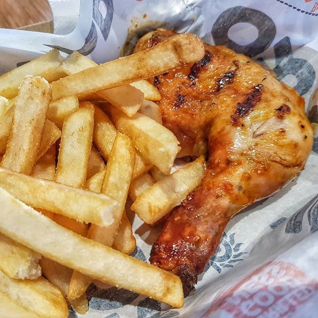 Flame Grilled Chicken with Chilli Sauce 🔥🐔
:
:
#singapore #sg #igsg #sgig #sgfood #sgfoodies #food #foodie #foodies #burpple #burpplesg #foodporn #foodpornsg #instafood #gourmet #foodstagram #yummy #yum #foodphotography #nofilter #dinner #hollandvillage #hv #oporto #chicken #grilled #chilli #fries