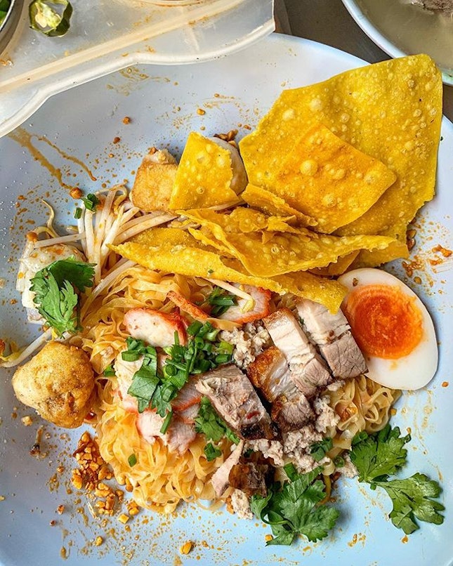@ Kuay Teow Khae -Street Noodle Soup, Khwaeng Silom
:
:
#thailand #th #thai #bangkok #bkk #thaifood #food #foodie #foodies #burpple #foodporn #instafood #gourmet #foodstagram #yummy #yum #foodphotography #weekday #tuesday #holiday #lunch #pork #noodles #dry #streetfood #kuayteowkhae