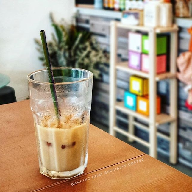 ❄️☕ @ Dancing Goat Specialty Coffee
:
:
#singapore #sg #igsg #sgig #sgfood #sgfoodies #food #foodie #foodies #burpple #burpplesg #foodporn #foodpornsg #instafood #gourmet #foodstagram #yummy #yum #foodphotography #sgcafe #sgcafes #sgcafefood #ice #milk #coffee #coffeebreak #coffeetime #icedcoffee