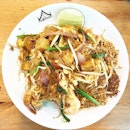 [Throwback] The classic glass noodles in pad thai style .