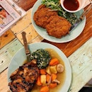 Cozy & casual little spot at Damansara Jaya that serves amazing home style western and local food; serving size....