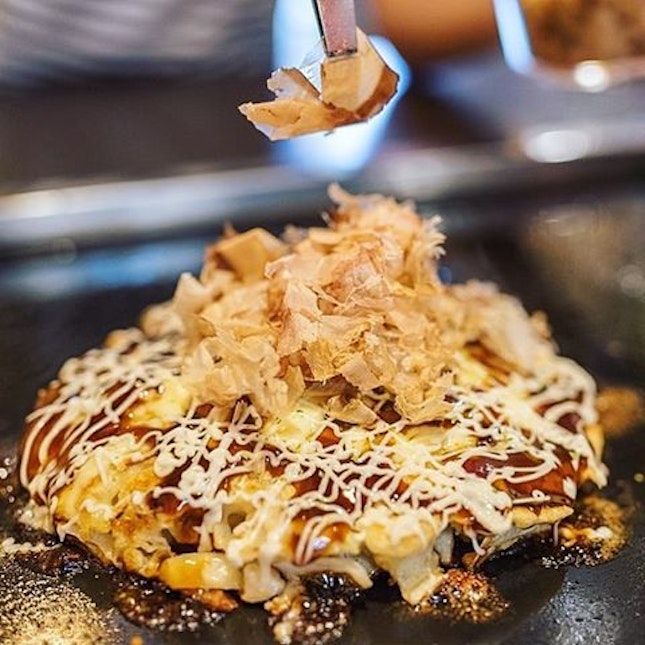 The elevated version of must-have pasar malam item, okonomiyaki, but at a comfortable restaurant – YAY!