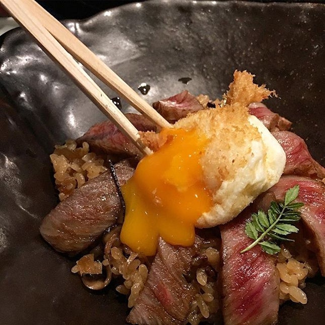 Bullseye on the Kagoshima Wagyu Beef Don, and the yolk of the crispy egg oozes out, as if the egg wails in silence, until its final breath......