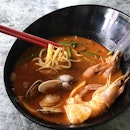 Big Prawn Noodles with Clams