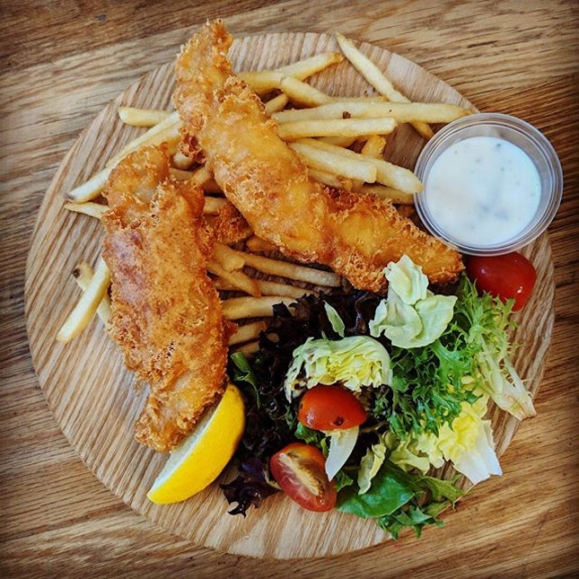 #sgfoodunion 8⭐ / 10⭐ Lemon Dill Fish and Chips with Cherry Tomato Salad and Kaffir Lime Mayo @ S$16 from Food for Thought Cafe