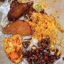 SINGAPORE
The Nasi Lemak from 𝐁𝐚𝐧𝐚𝐧𝐚 𝐋𝐞𝐚𝐟 𝐍𝐚𝐬𝐢 𝐋𝐞𝐦𝐚𝐤 is one of my favourites!