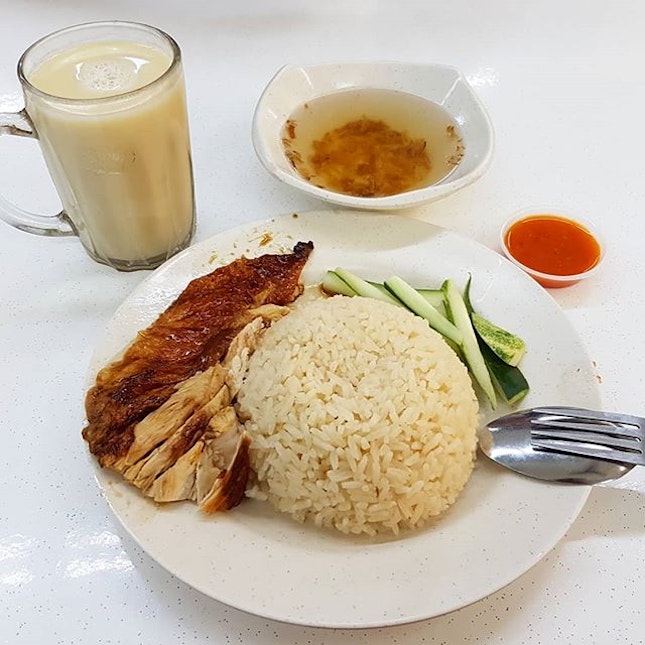 [#FeedTheTheme] The chicken rice was okay, but that cup of horlicks was A1.