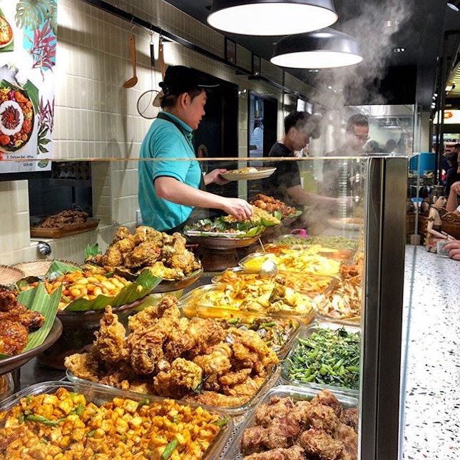 Newly opened at Jewel Changi Airport, @fivespicesingapore  offers a variety of local food options, including this delicious Nasi Padang from Padang Lazet by Indochilli.
