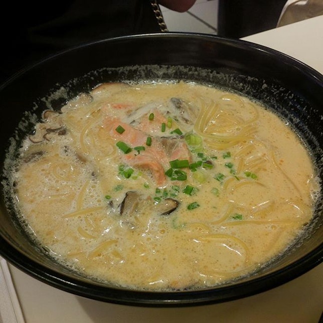 The Salmon and Mushroom Pasta in Cream Soup (SGD$12.80), a large bowl of cream soup with lots of salmon and shitake mushrooms with spaghetti.