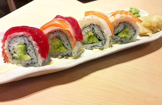 Rainbow Sushi Roll (SGD$10.00 for half roll / SGD$18.00 for full roll).