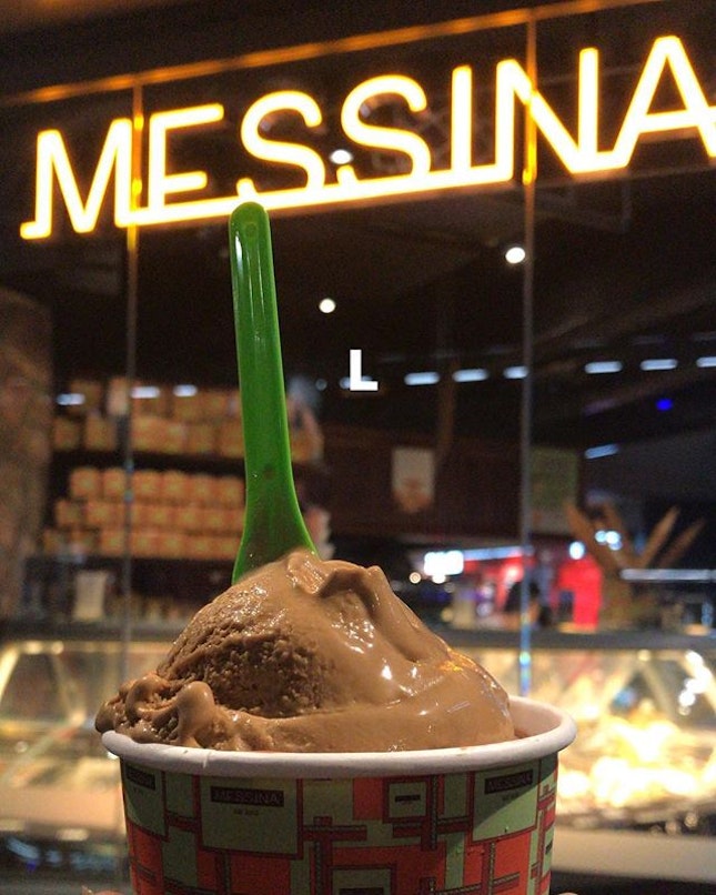 Nothing like a dreamy gelato to remind you that the weekend is here!