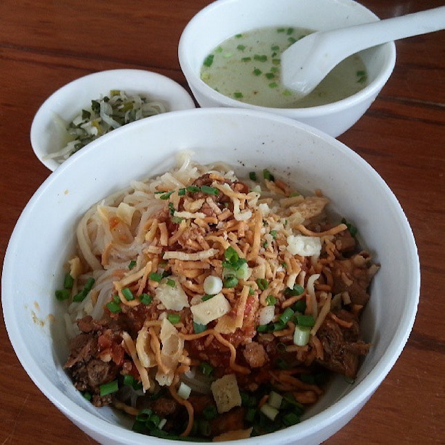 My yummy cheap and delicious Shan Noodle #lunch #yangon #shannoodle #yummy