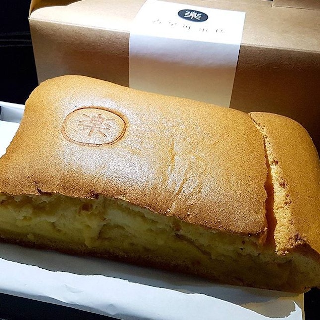 The famous sponge cake from taiwan which makes u wonder how long the q is gonna be..