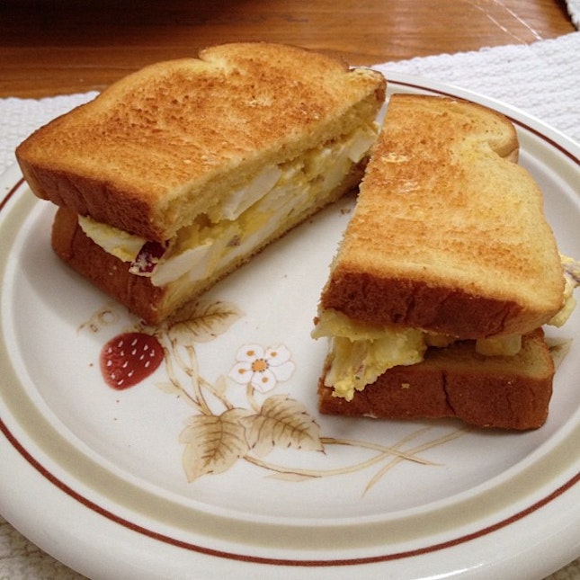 #eggs, #cheese, and #onion sandwich